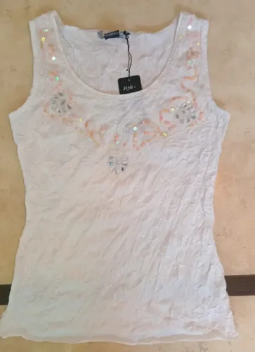 NOVO Blusinha Regata P Branca Efeito Amassadinho Bordado no decote miçangas e lantejoulas