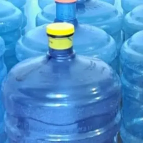 Garrafões de água de 20 litros vazios