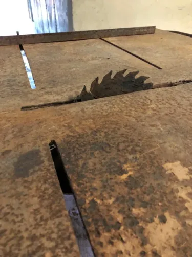Serra Circular com a Mesa