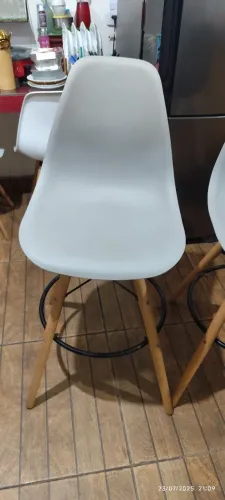 Banquetas  cinzas com design moderno