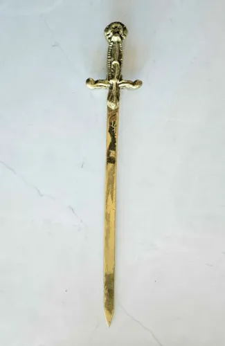 Espada em bronze trabalhada
