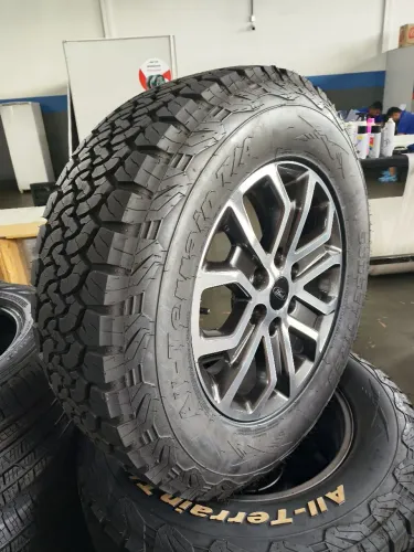 RODA ARO 18 ORIGINAL FORD RANGER LIMITED C/ PNEU ZERO À BASE DE TROCA