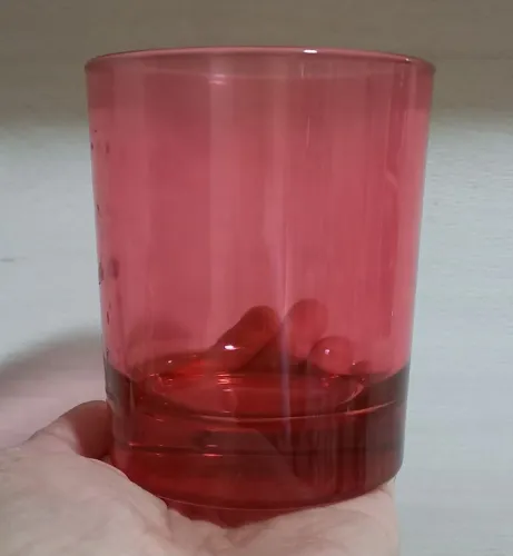 Copo de Vidro Vermelho