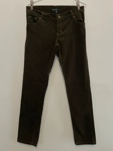 Calça reta veludo cotelê Zara verde musgo 