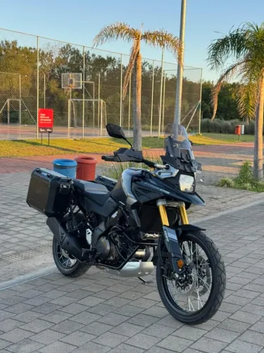 Suzuki V-Strom 1050 XT 2025 com apenas 142 km