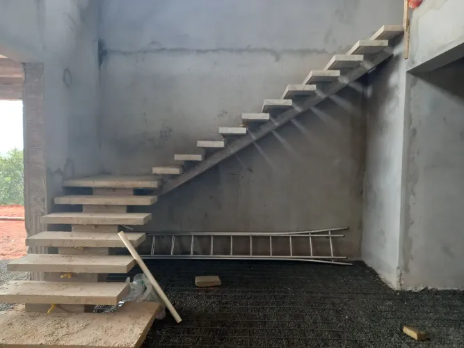 Escada na viga central rebaixada whatsapp 19- *