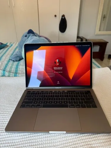 Macbook PRO 2017 - 13.3 - 256gb ssd 8gb I5 - Touch bar
