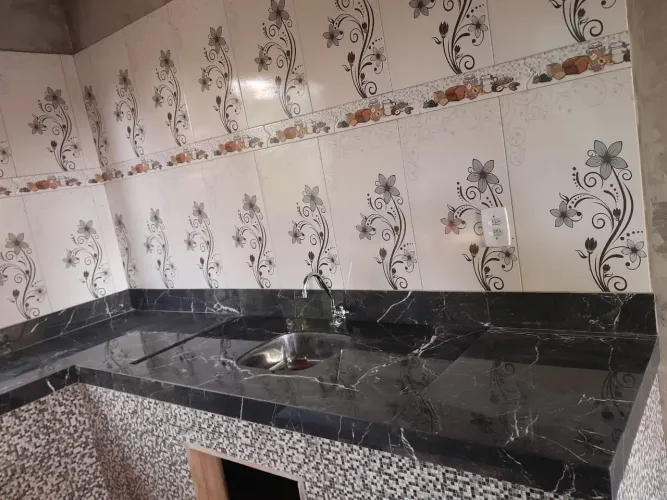Pias e balcão de porcelanato 