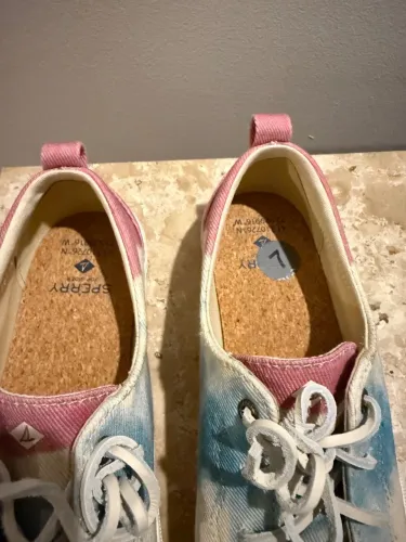 Tênis marca Sperry degrade