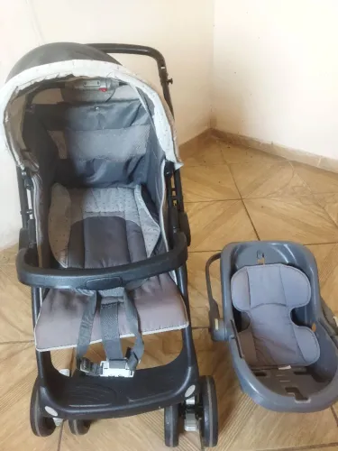 Carrinho de bebê e Bebê Conforto