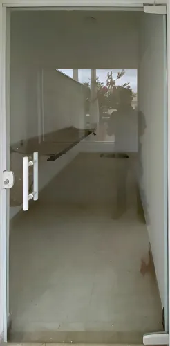 Porta de vidro completa com ferragens 