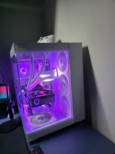 Gabinete Cougar Fv150 com 10 fans RGB