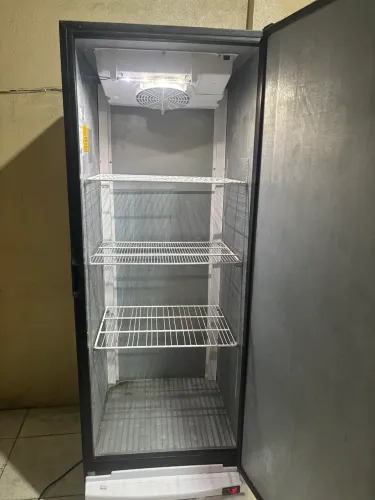 Cervejeira porta Sega 8 caixa bem espaçosa