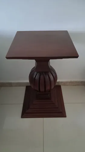 Mesa de canto auto padrão em madeira maciça