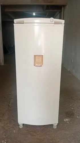 Geladeira Consul espaçosa conservada entrego grátis