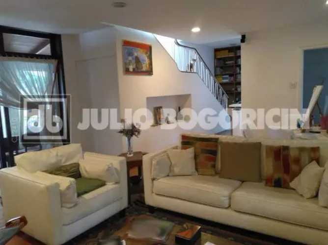 A MAIS BELA RESIDÊNCIA NO COSME VELHO - 508 m2 de área construída. Excelente estado de con