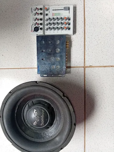 Vendo Alto-falante de 12 e um crossover e e uma mesquinha de som