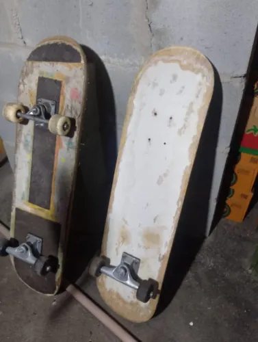 2 Skates + kit proteção usados