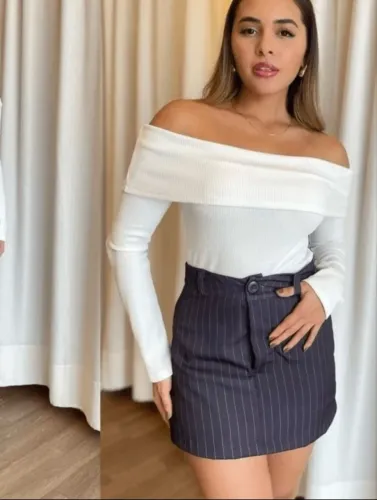 Blusa de linha Off white ( Nova )