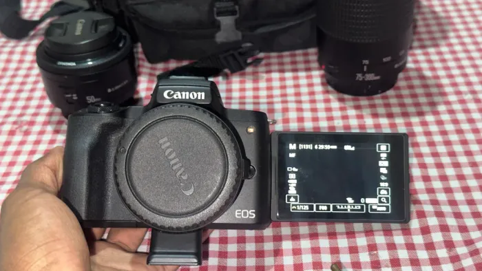 Cânon M50 Lark II + Lente do Kit 18-55mm