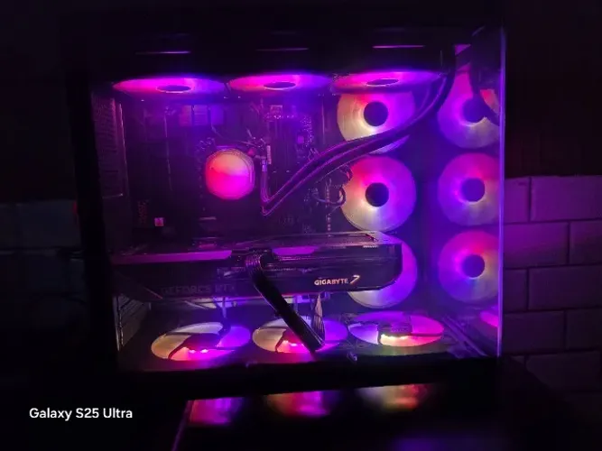 PC Gamer AM5 Ryzen 9 9900X RTX 5070 32GB DDR5