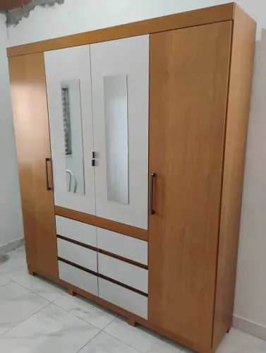 Guarda roupa casal com espelho
