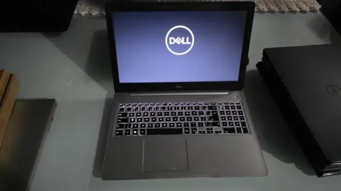 Notebook Dell Inspiron i5, 8GB, nvme, 15,6 FHD ,teclado numerico e iluminado