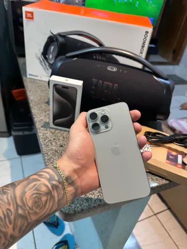 Kit iPhone 15 pro Max 256 + bombox 4 amba na caixa ( leia a bio)