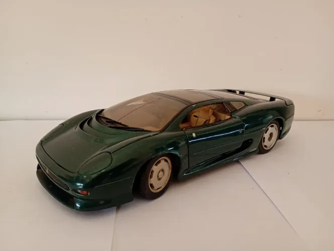 Maisto - Miniatura Jaguar XJ220 Com Detalhes