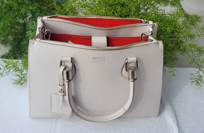 Bolsa shutz branca, couro, grande.
