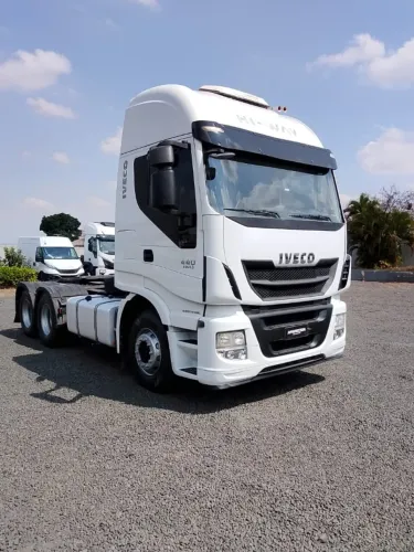 Iveco 440 Hi-way 2015 6x2 Teto Alto