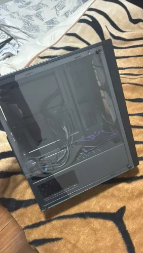 Gabinete com três fan e fonte de 500w