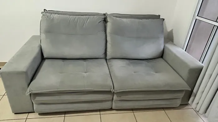 Sofá 4 lugares retrátil 230cm revestido em veludo