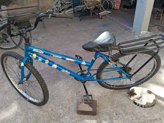 Bike aro 26 com 6 marchas guidao de moto pneus novos