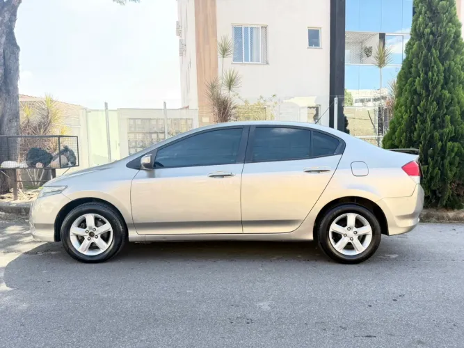 Honda City Sedan LX 1.5 Flex 16V 4P Mec. 2011
