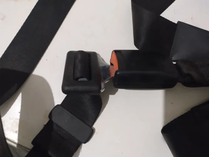 Cinto de segurança de 2 pontos (banco traseiro)<br>Novo