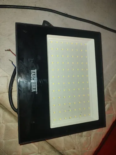 Vendo esse refletor novo