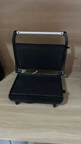 Sanduicheira/Grill Britânia Press