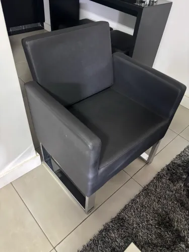 Cadeiras com pés em inox