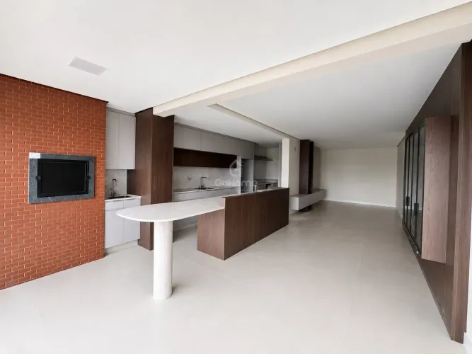 Apartamento novo com 3 suítes e 2 vagas no Centro de Chapecó