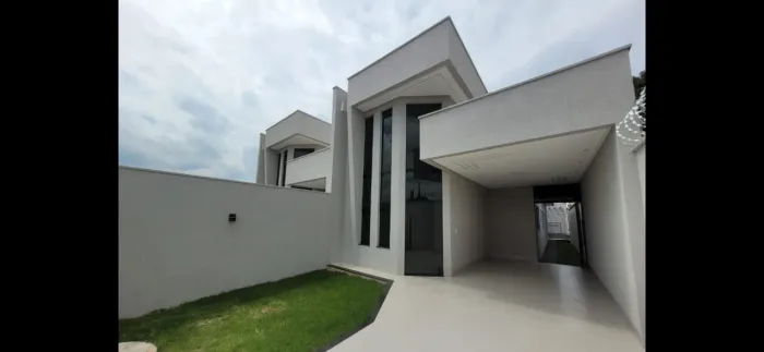 Casa á venda 3/4 com suíte, piscina, perto UBS do Bairro