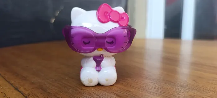 BONECA HELLO KIT PROMOCIONAL LACTA 2003 RARIDADE. MUDA OS OLHOS AO LEVANTA OS ÓCULOS.