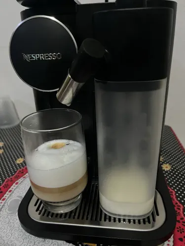 Cafeteira Nespresso Gran Lattissima Preta 110V