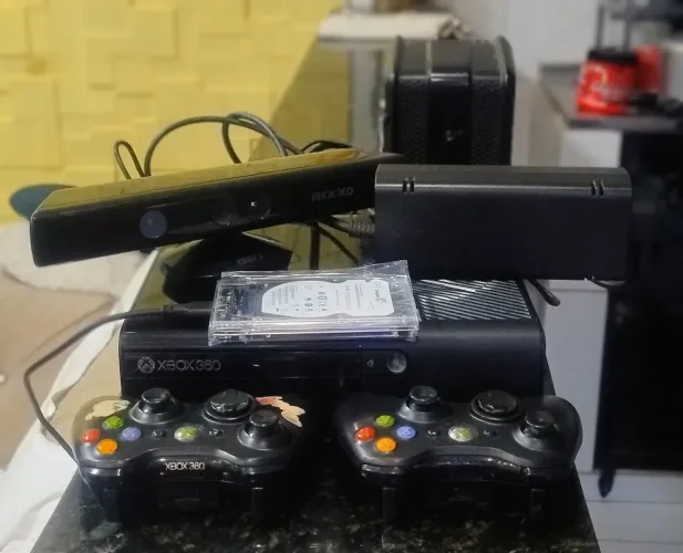 ? Xbox 360 Slim Destravado + HD 320GB Lotado de Jogos + Kinect