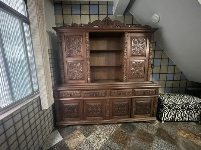 Estante de madeira