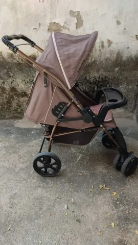 Carrinho de bebê usado