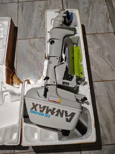 Vendo motor de popa 3.5 h anmax novinho não tem nem 3 hrs de uso