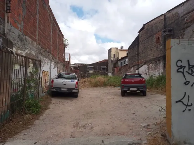 Terreno à venda na Avenida Professor Gomes de Matos, Montese