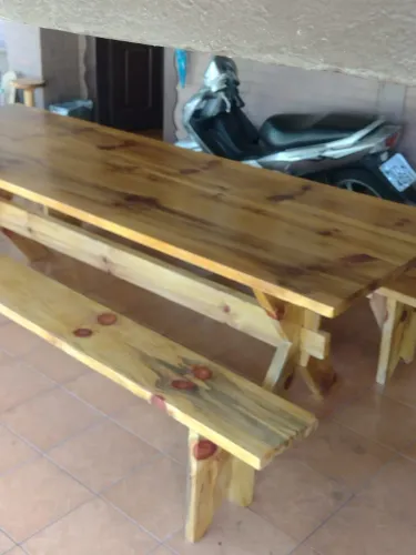 Vendo mesa de madeira rústica nova.