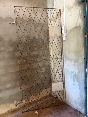 Vendo grade para porta